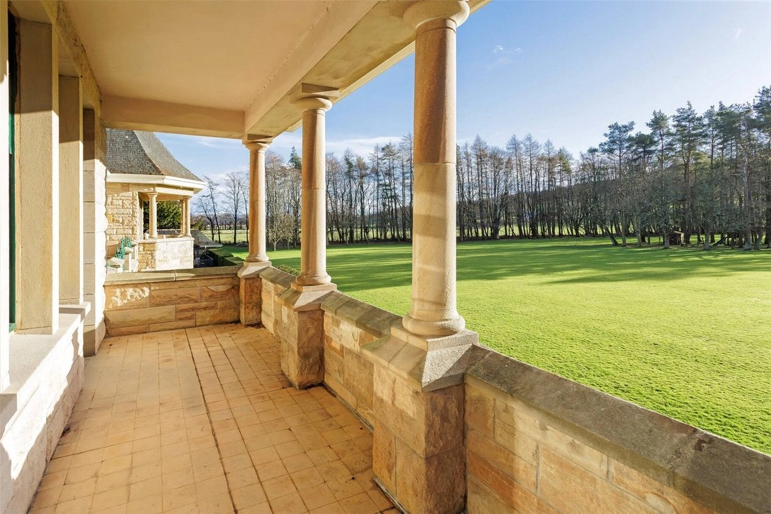 منزل فسيح بمساحة 1066 م² في ستيرلنغ، المملكة المتحدة