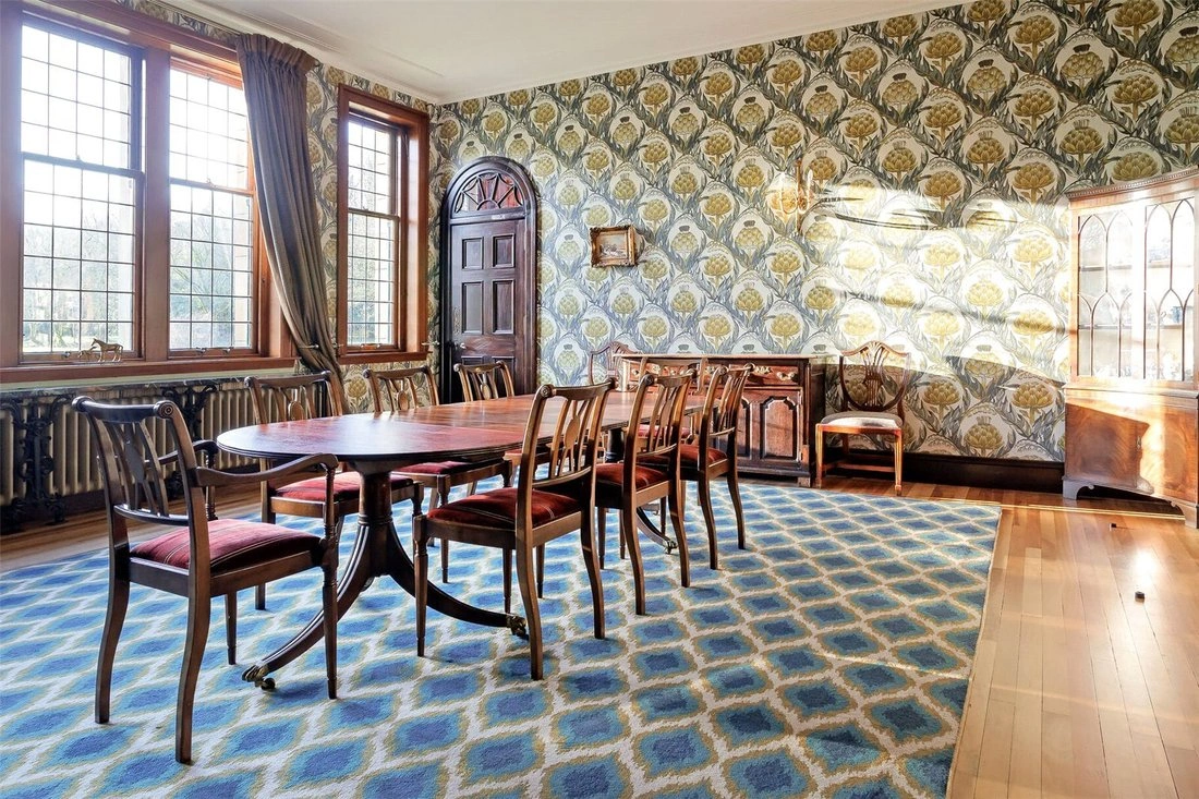 منزل فسيح بمساحة 1066 م² في ستيرلنغ، المملكة المتحدة