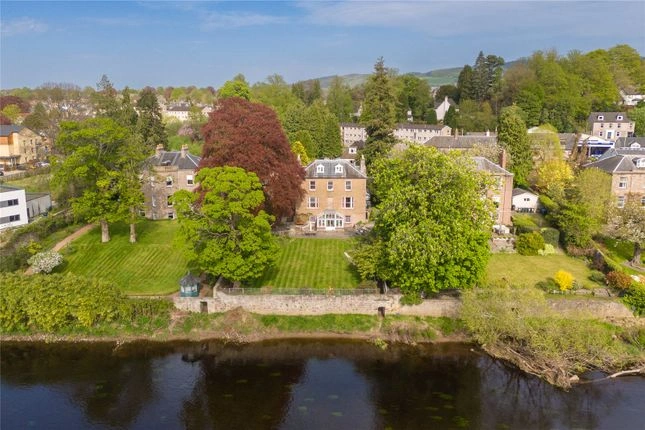 스코틀랜드 퍼스의 넓은 주택 386 m2