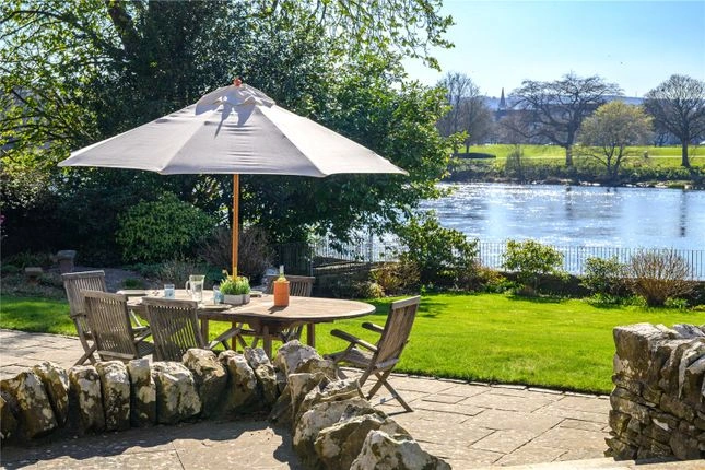 스코틀랜드 퍼스의 넓은 주택 386 m2