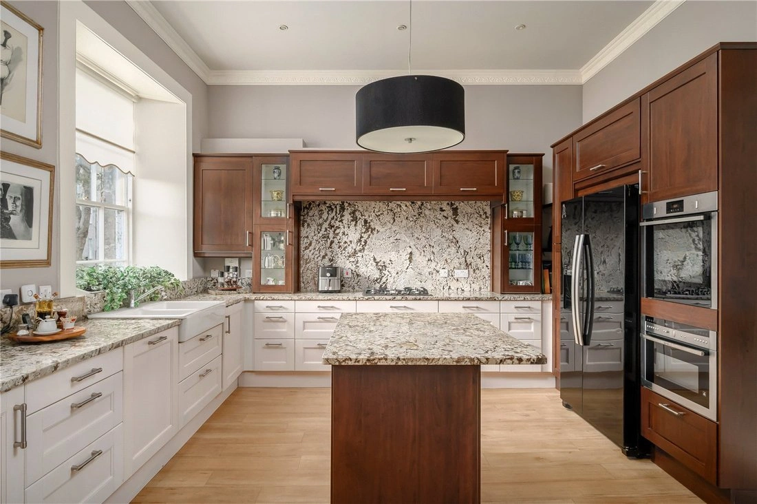 英国爱丁堡山景5+1联排别墅