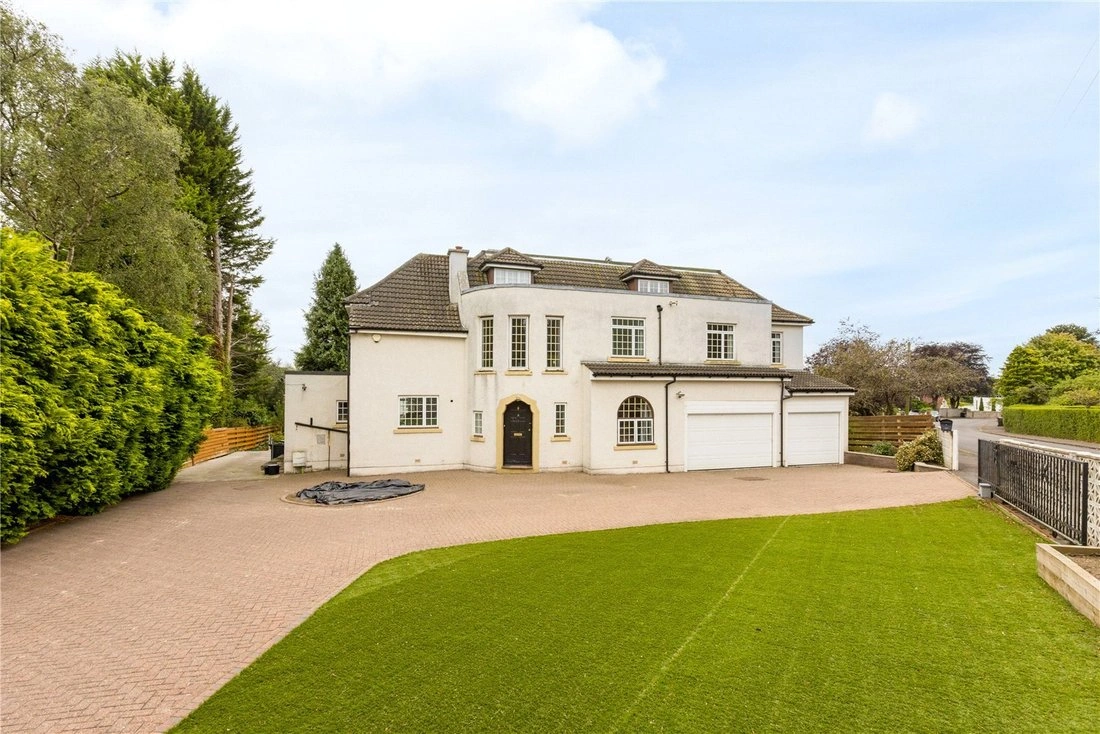 एडिनबरा, यूनाइटेड किंगडम में खुला पूल वाला 8+1 घर