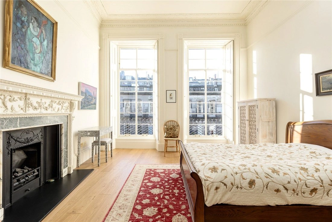 英国爱丁堡 245 m2 挑高复式住宅