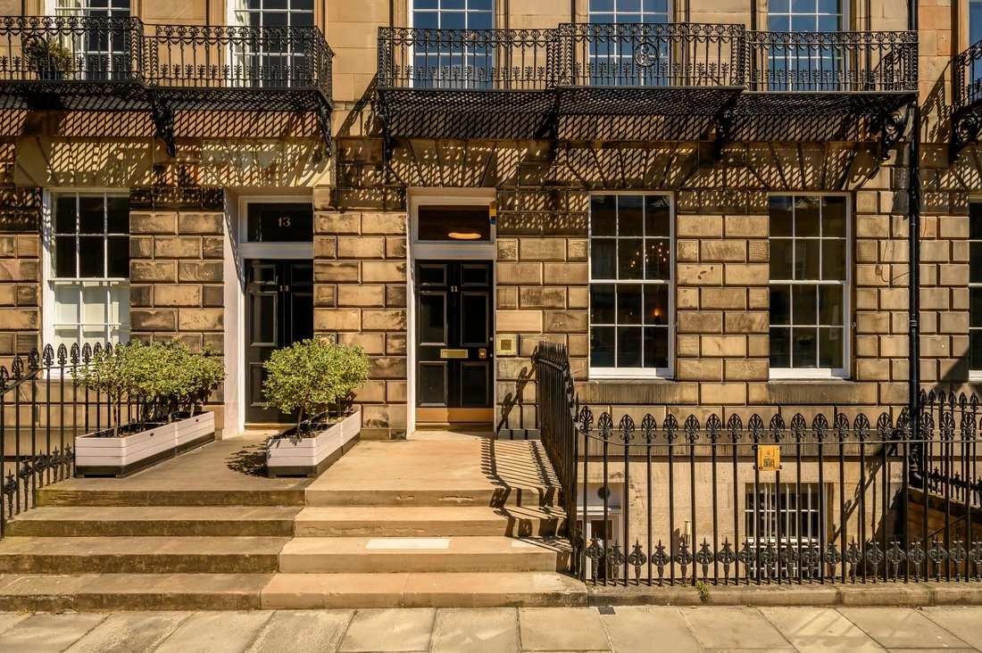 联排别墅 400 m2,带停车位,位于英国爱丁堡