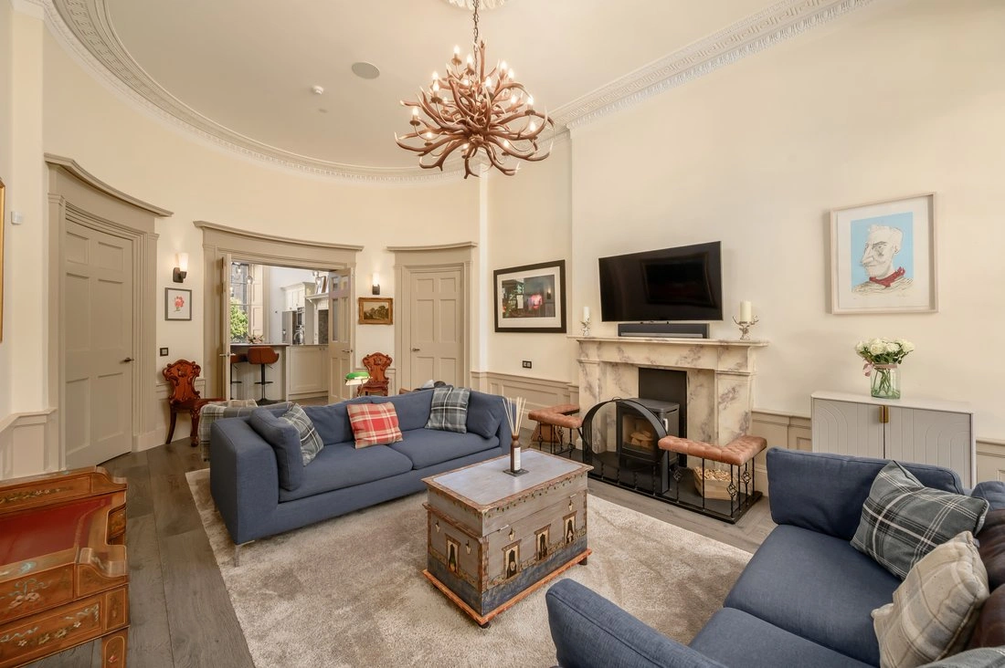 联排别墅 400 m2,带停车位,位于英国爱丁堡