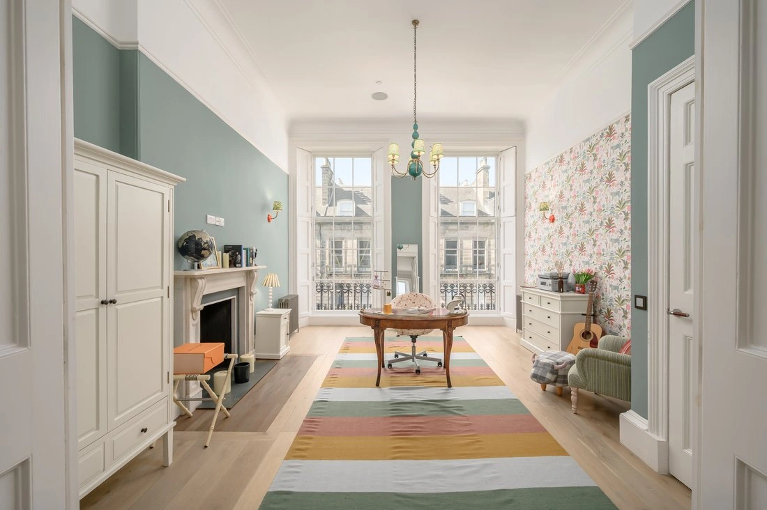 联排别墅 400 m2,带停车位,位于英国爱丁堡