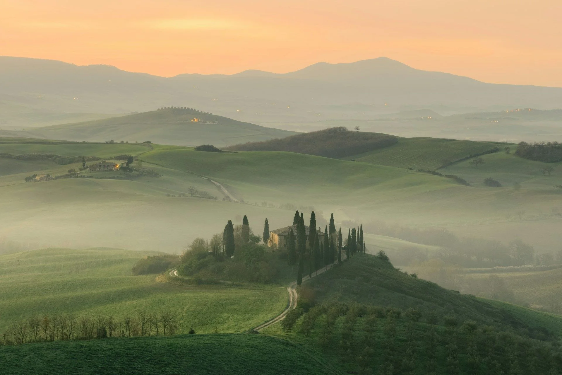 International business payments to Tuscany, Italy | VelesClub Int.