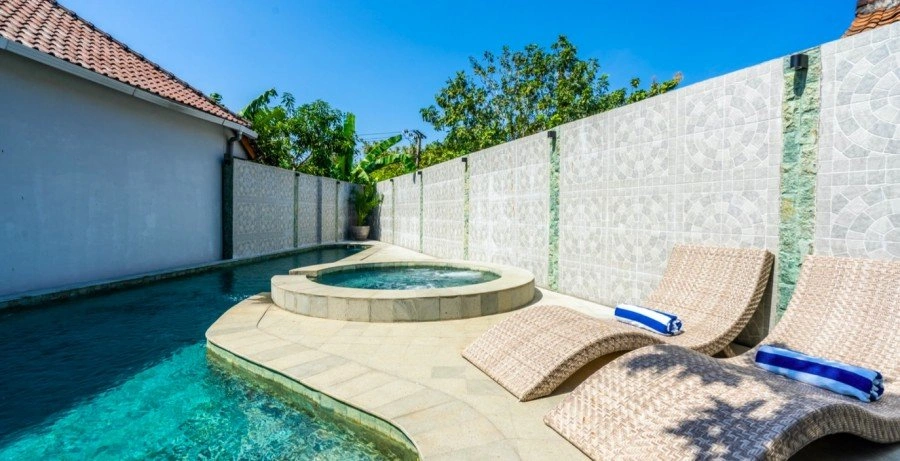 6 bedroom villa with garage in Nusa Dua