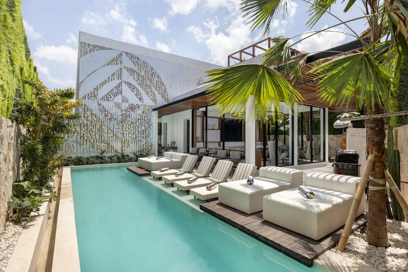 Spacious villa 193 m2 near Batu Bolong beach, Canggu