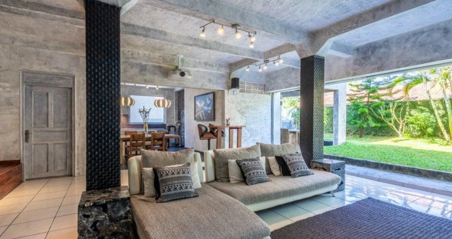 6 bedroom villa with garage in Nusa Dua