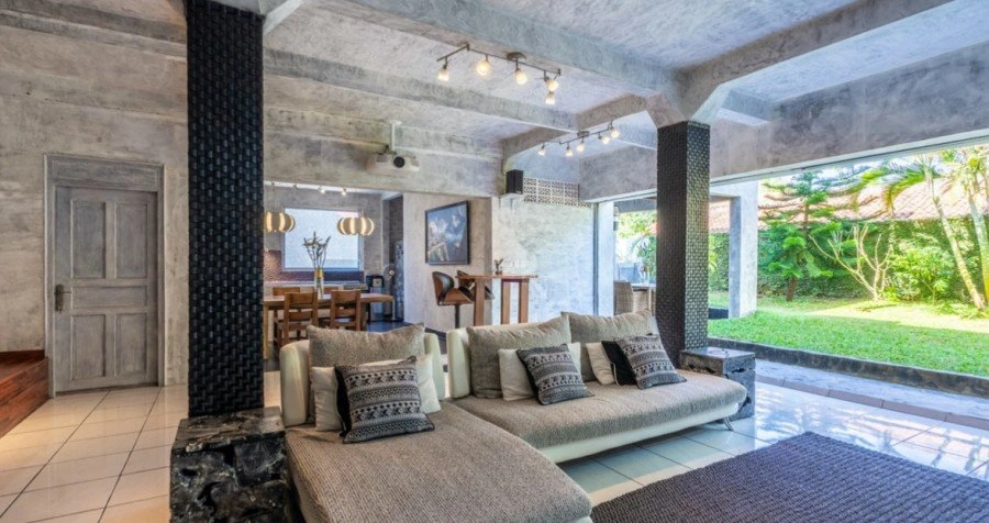 6 bedroom villa with garage in Nusa Dua