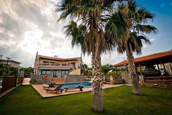 Mirabello Bay के शानदार नज़ारों वाला 3+1 विला