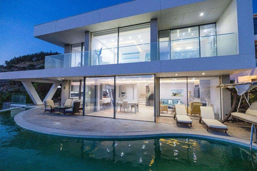 فيلا فاخرة بمساحة 230 م2 مع مسبح