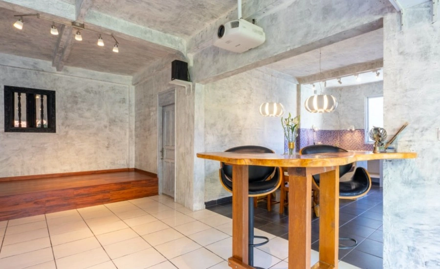 6 bedroom villa with garage in Nusa Dua