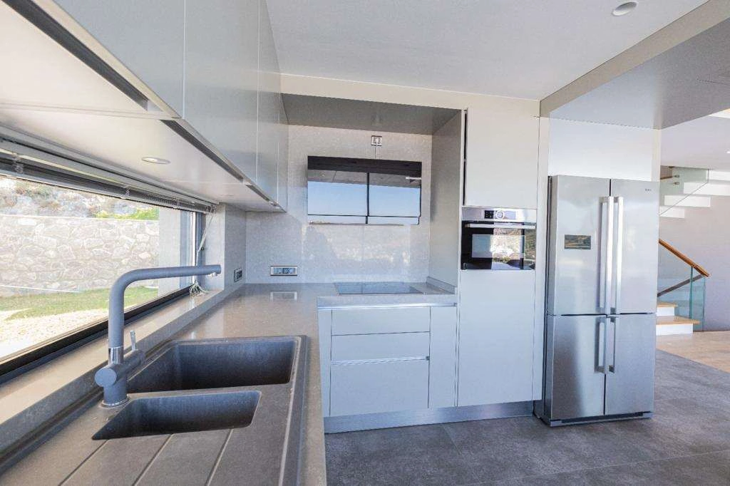 فيلا فاخرة بمساحة 230 م2 مع مسبح