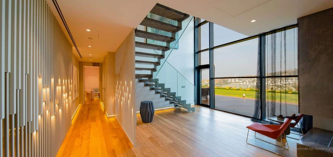 Yüzme havuzu ve özel plajı olan lüks villa