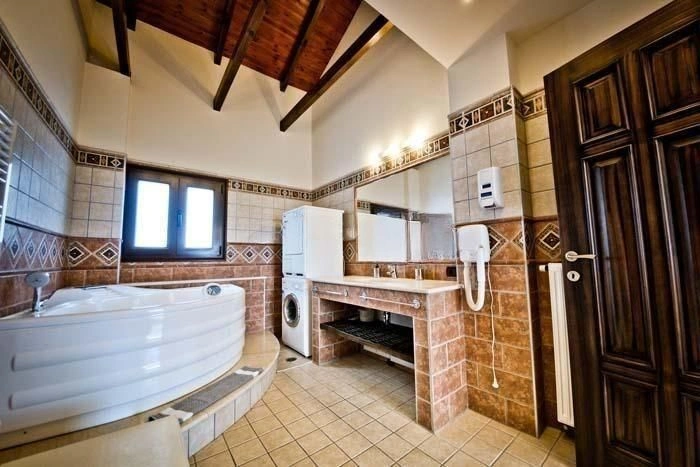 Mirabello Bay के शानदार नज़ारों वाला 3+1 विला