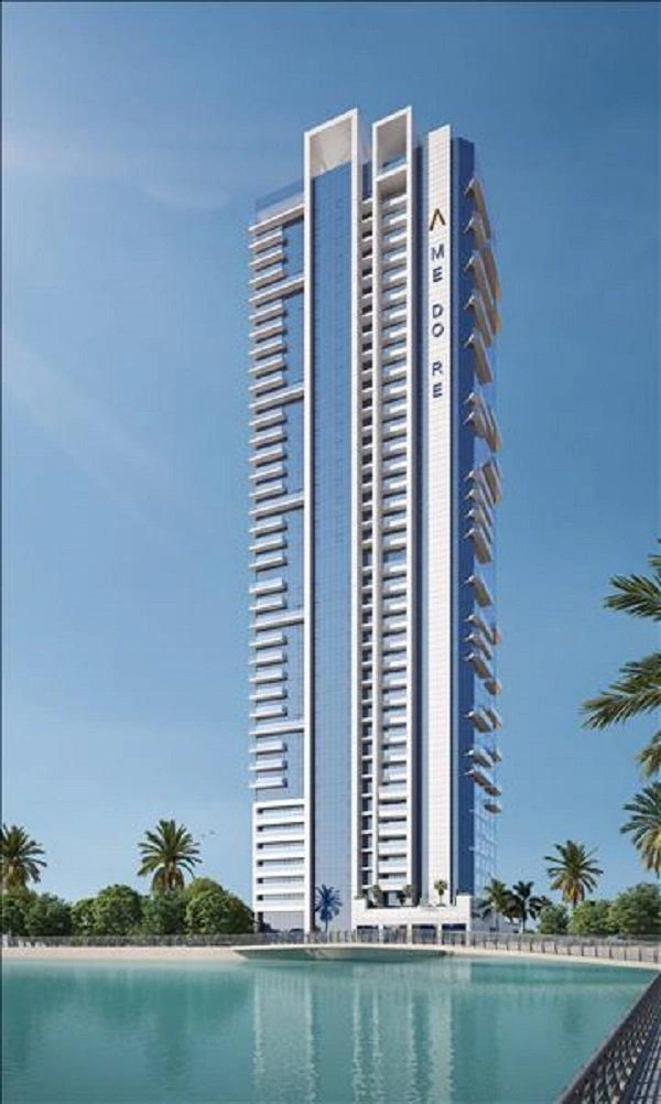 مجمع من الدرجة الممتازة على ضفاف بحيرة خلابة في دبي