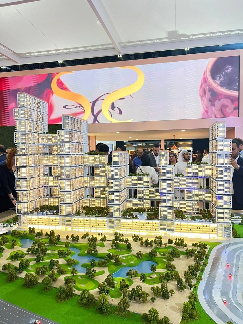 مجتمع مسکونی با زمین گلف و اسپا در دبی