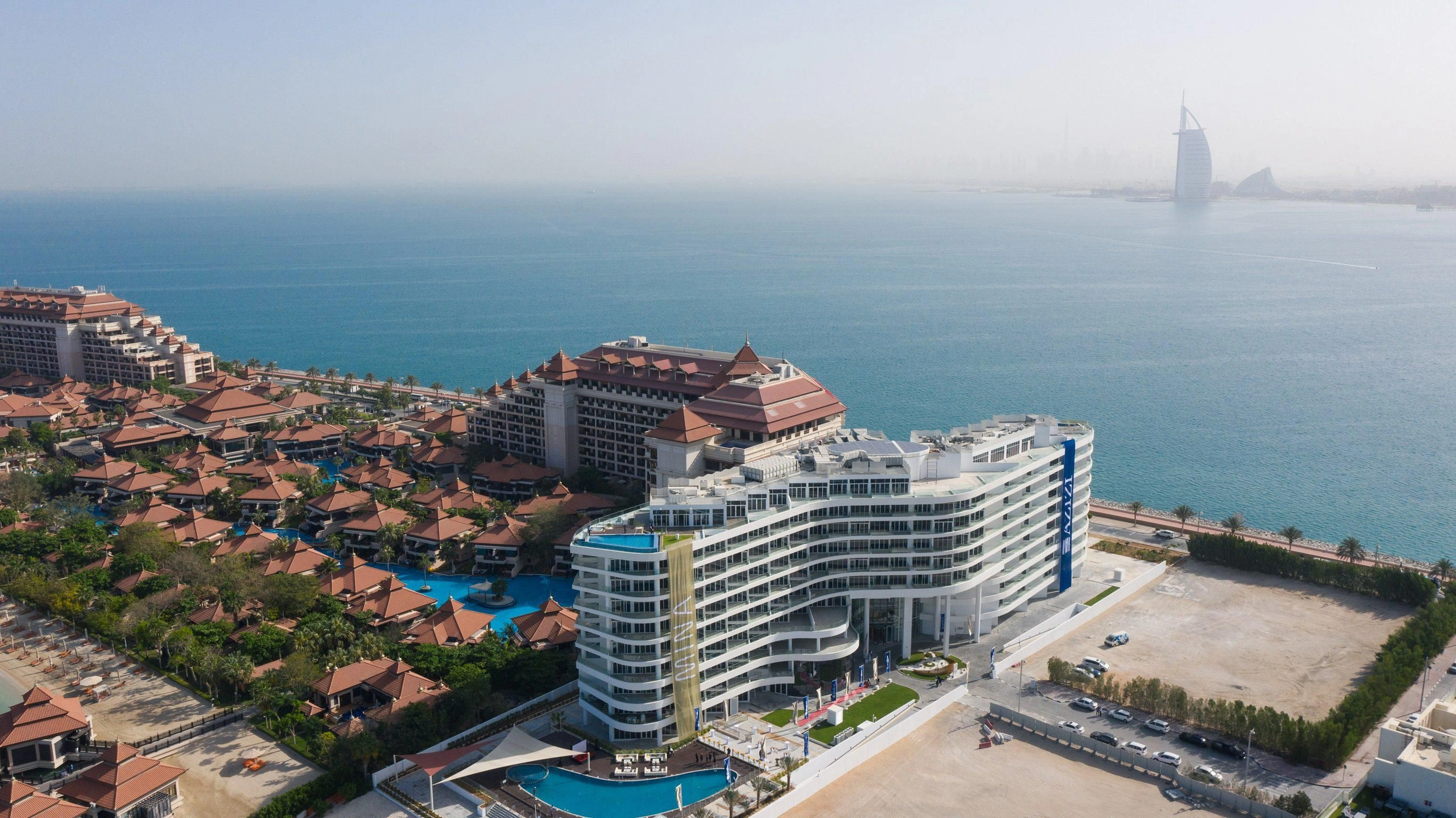 Luxury residential complex on the seafront in a prestigious area of Dubai