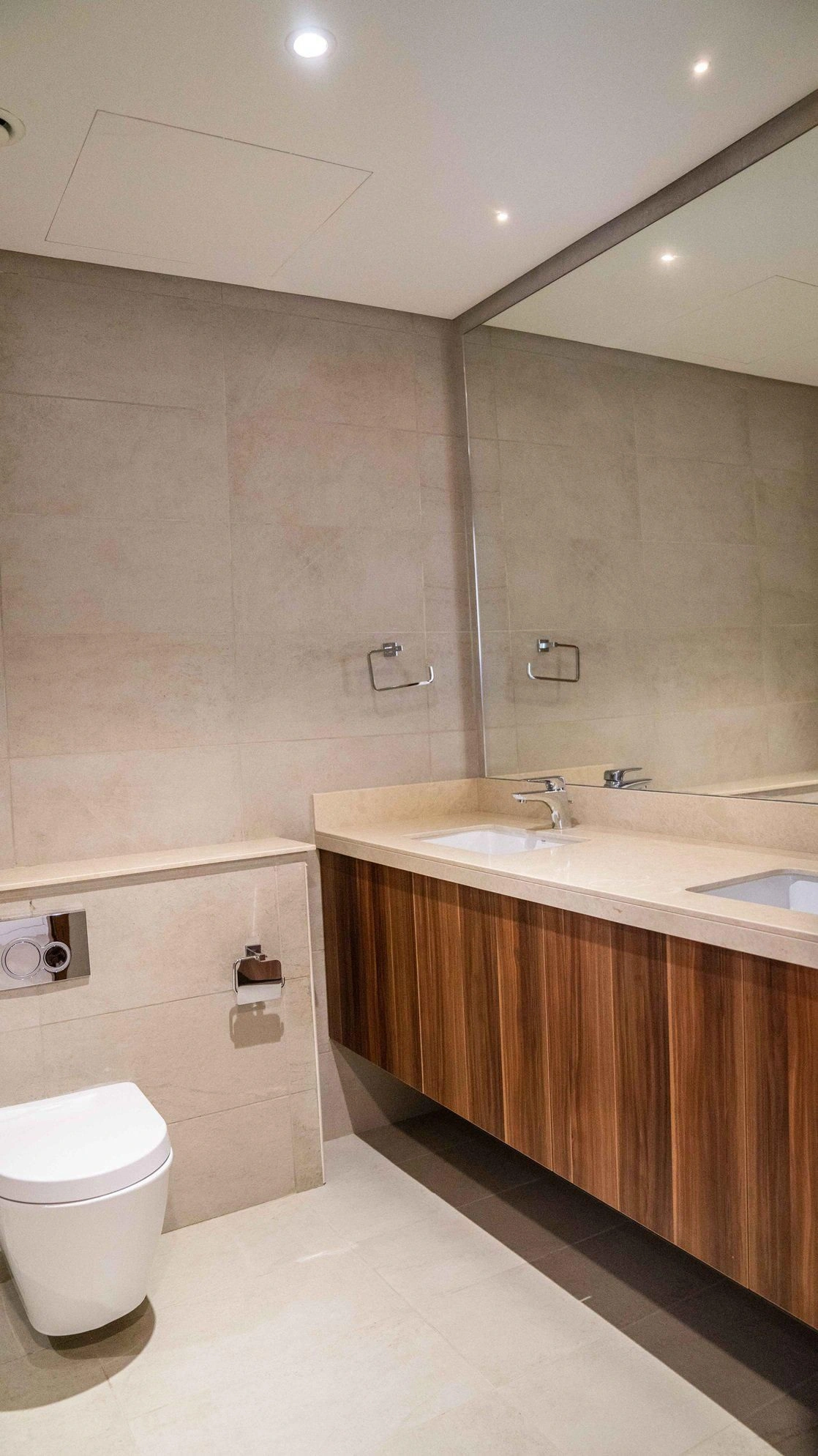 Luxury residential complex on the seafront in a prestigious area of Dubai