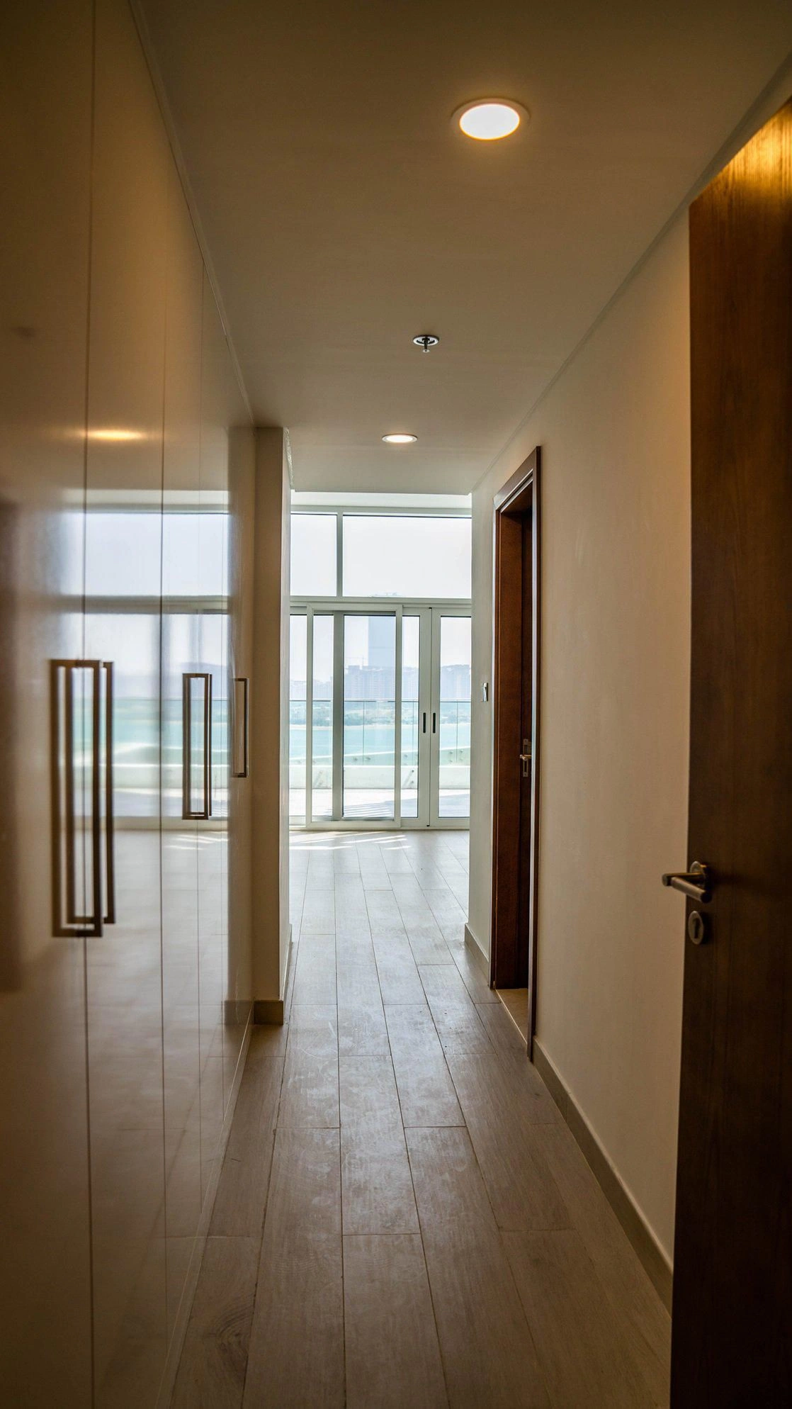 Luxury residential complex on the seafront in a prestigious area of Dubai