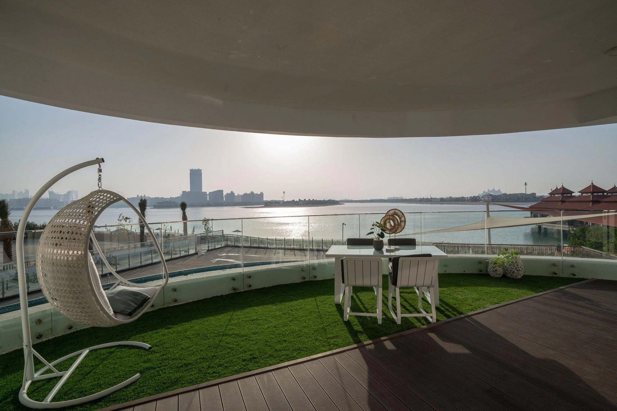 Luxury residential complex on the seafront in a prestigious area of Dubai