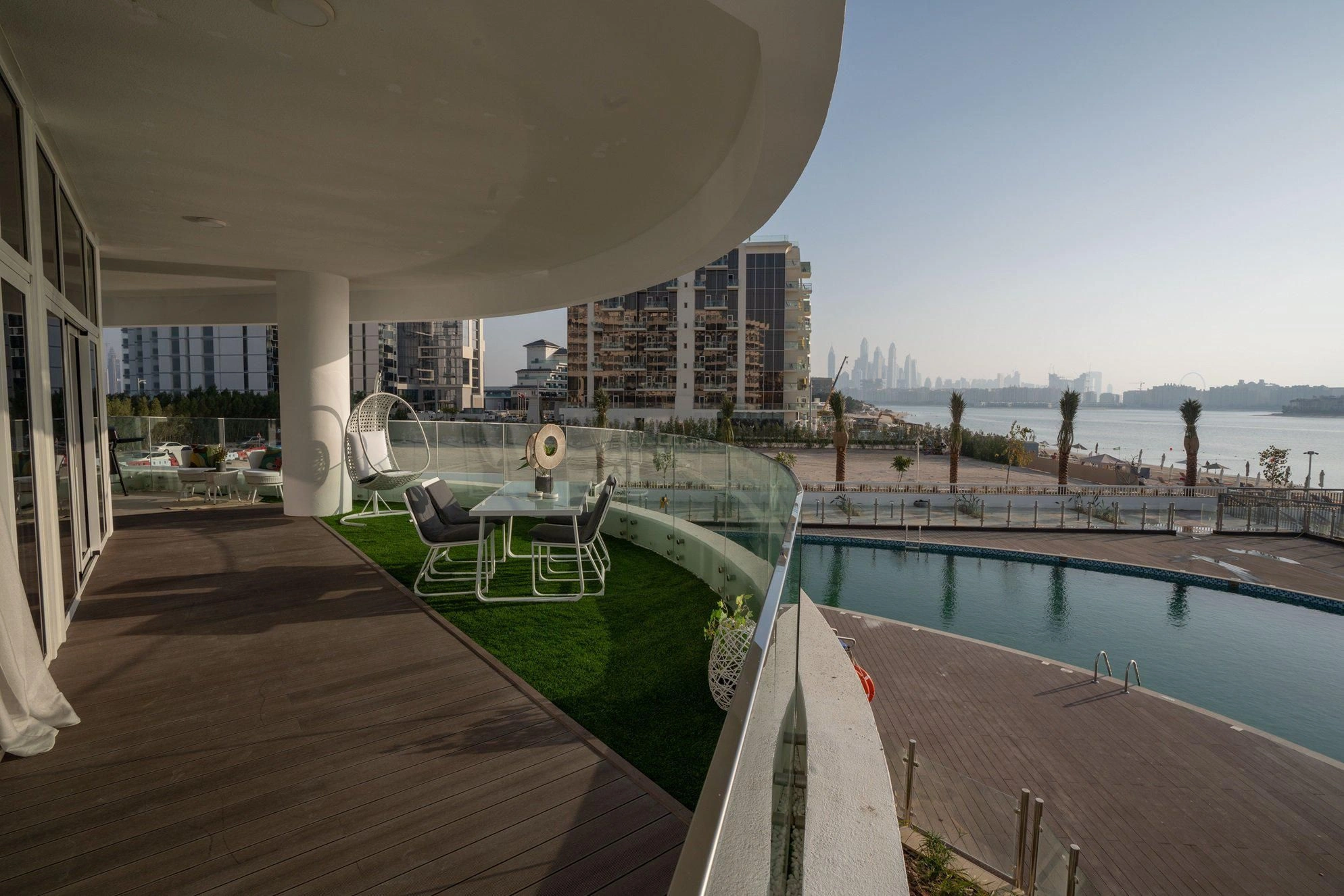 Luxury residential complex on the seafront in a prestigious area of Dubai