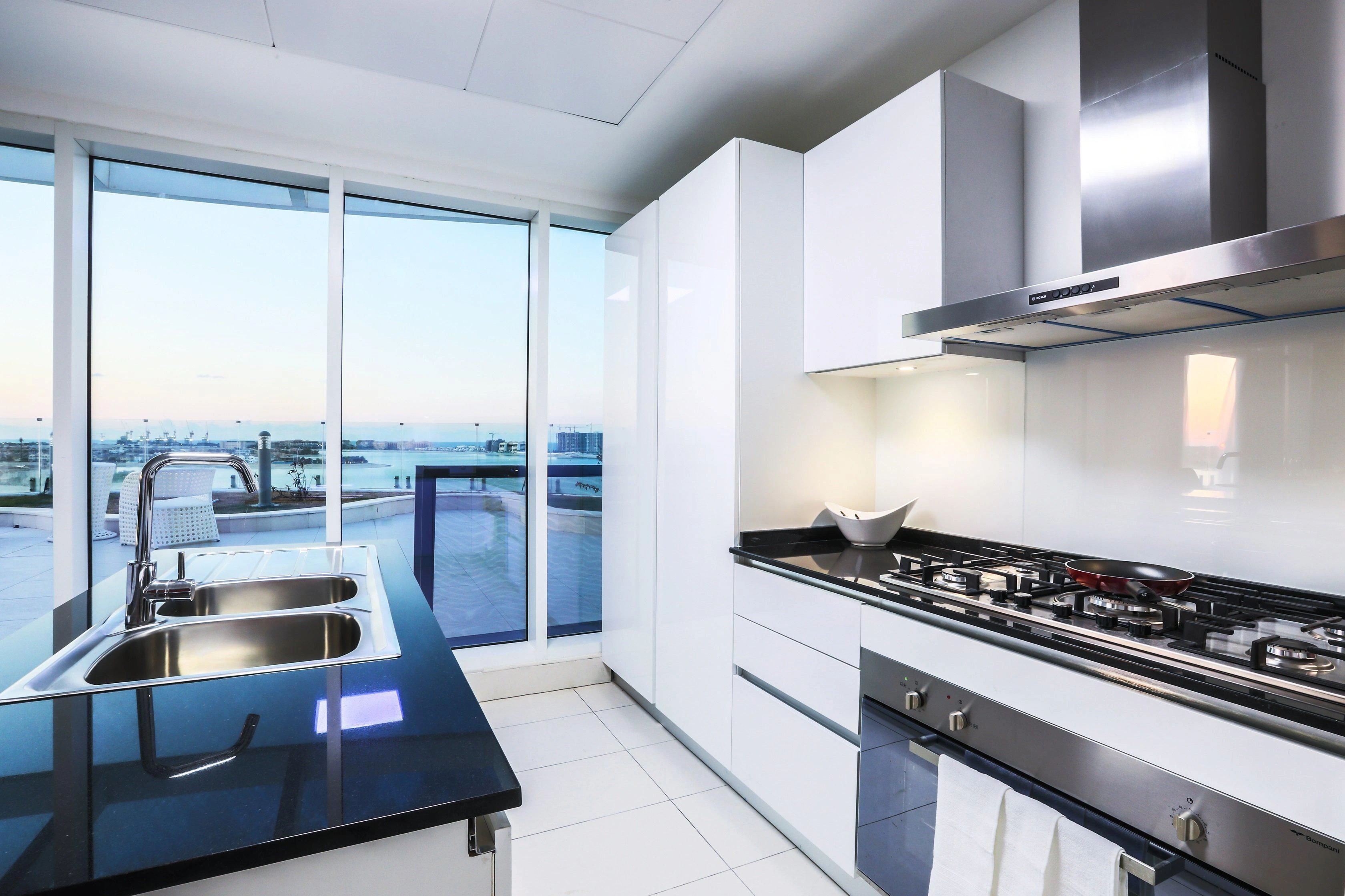 مجتمع مسکونی الیت با ساحل اختصاصی در دبی