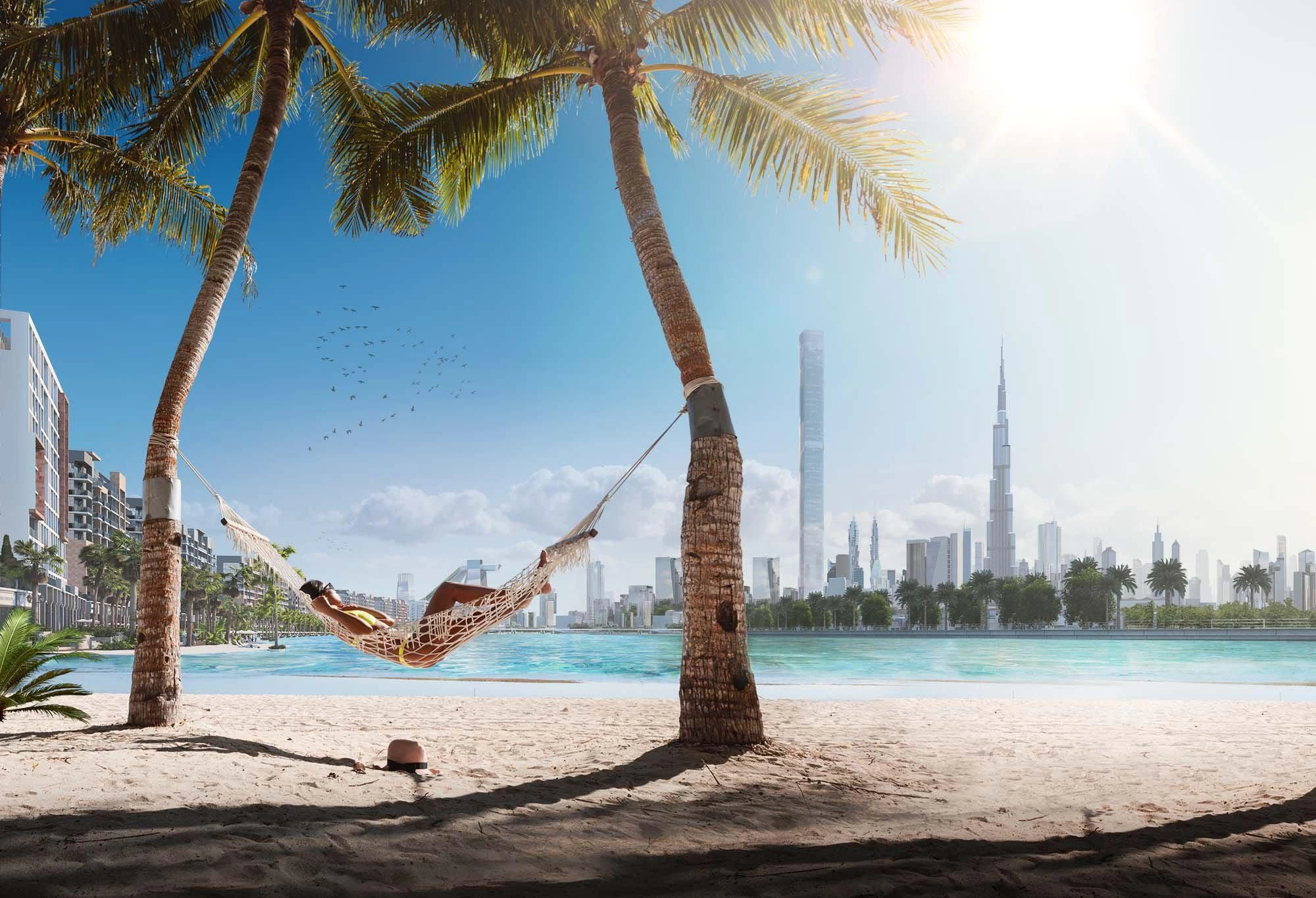 Luxury Residential Complex Overlooking the Dubai Waterfront