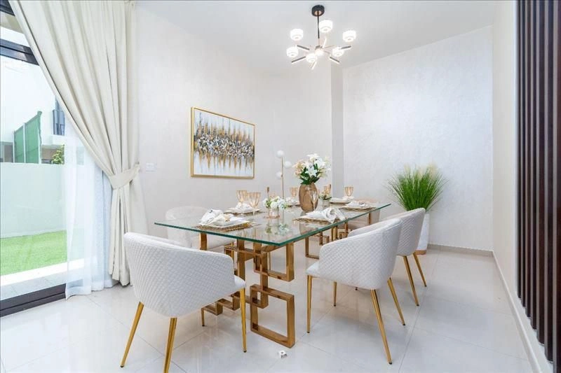 Роскошный комплекс таунхаусов с бассейном, школой и клубом в Шардже