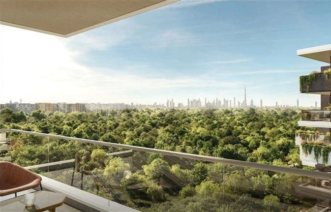 مجمع سكني حديث محاط بالغابة في دبي