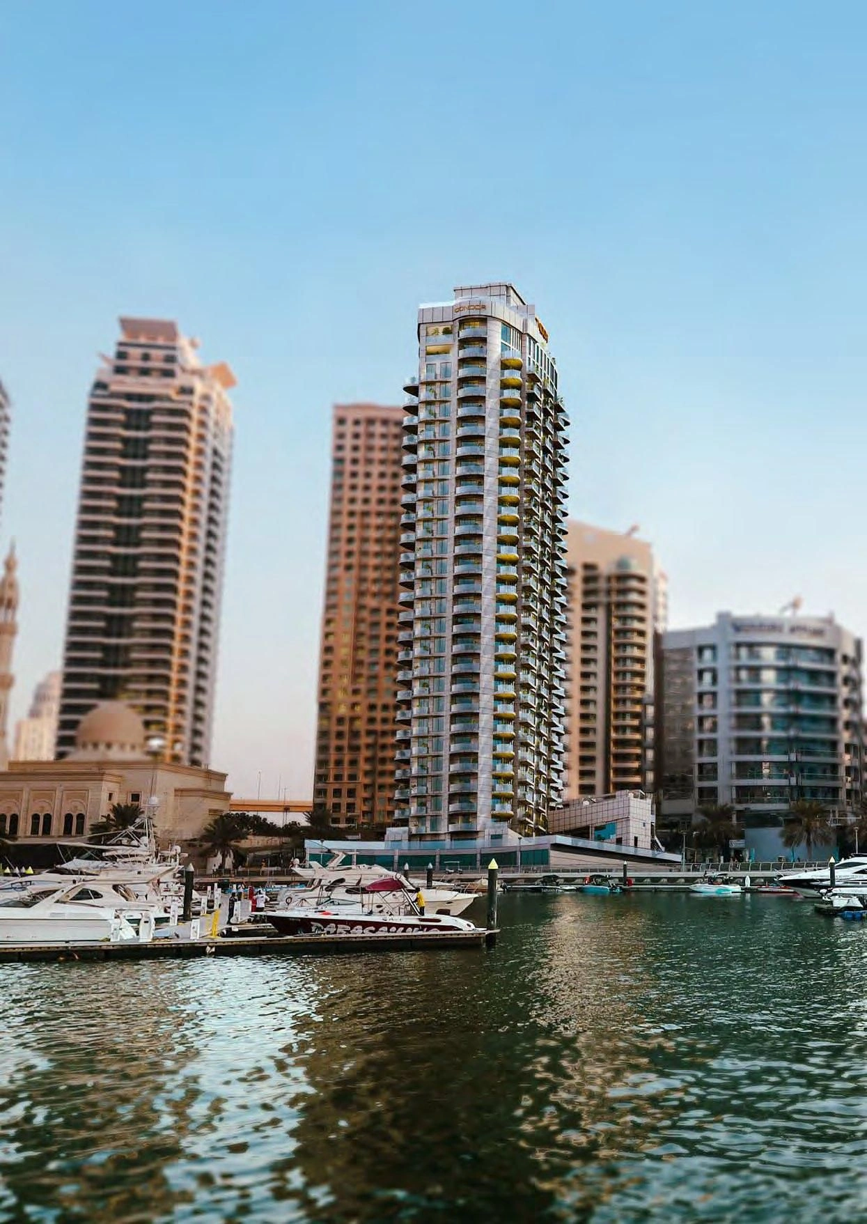 Modernes Wohngebäude im Zentrum von Dubai