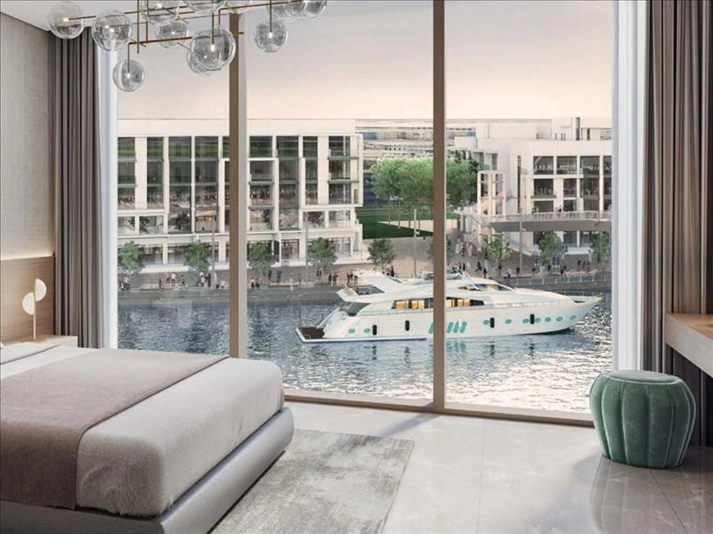 दुबई की नहर के किनारे स्थित एलीट आवासीय परिसर