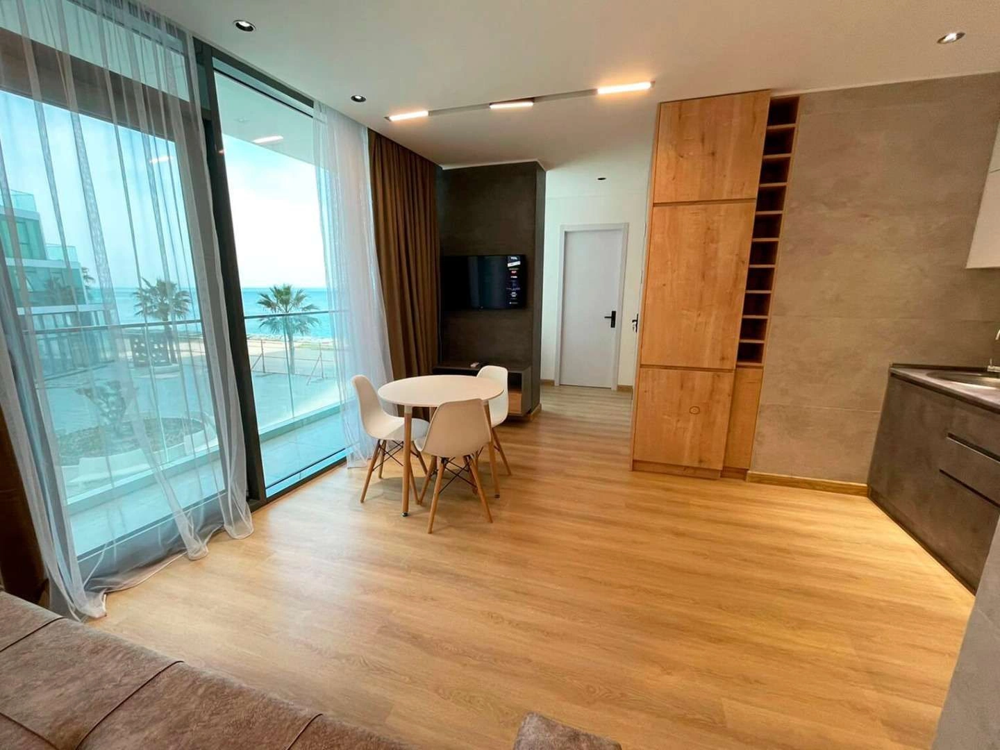 تنها مجتمع چندمنظوره لوکس در باتومی