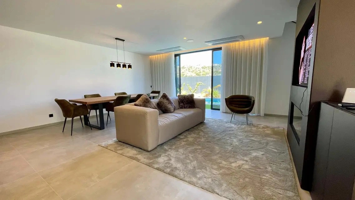 Villa 3+1 in the heart of Albufeira marina