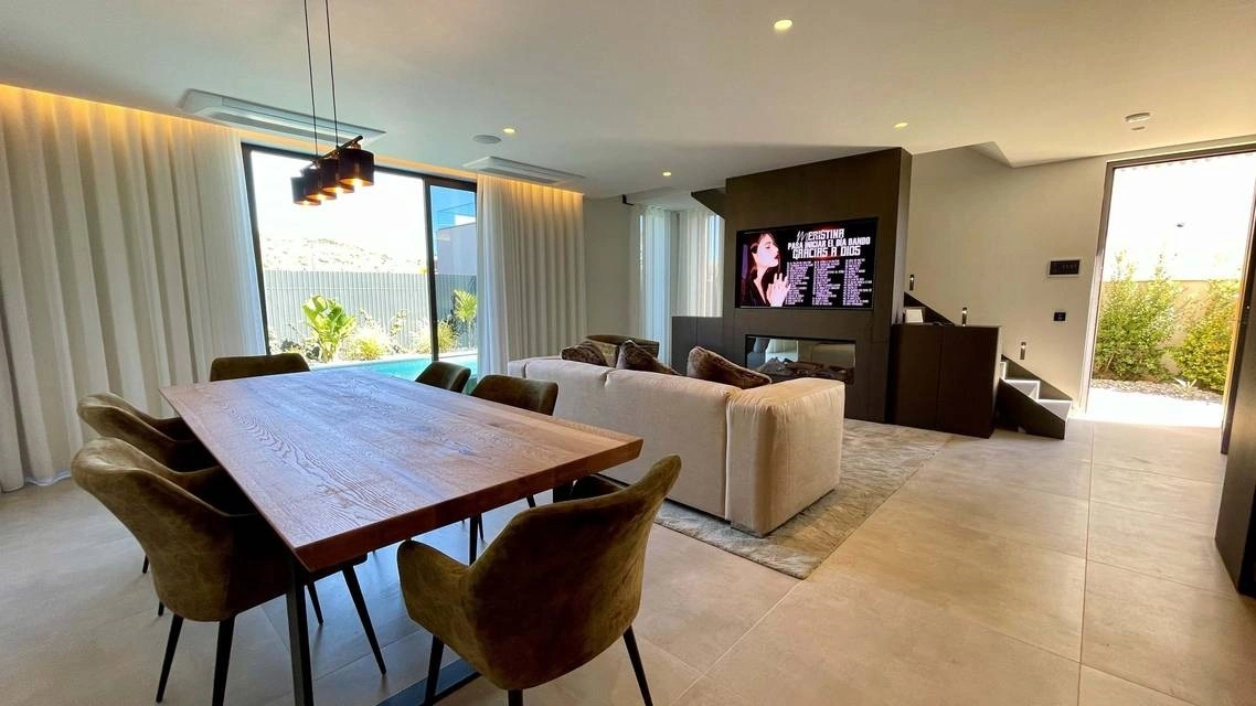 Villa 3+1 in the heart of Albufeira marina