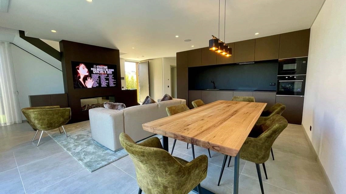 Villa 3+1 in the heart of Albufeira marina