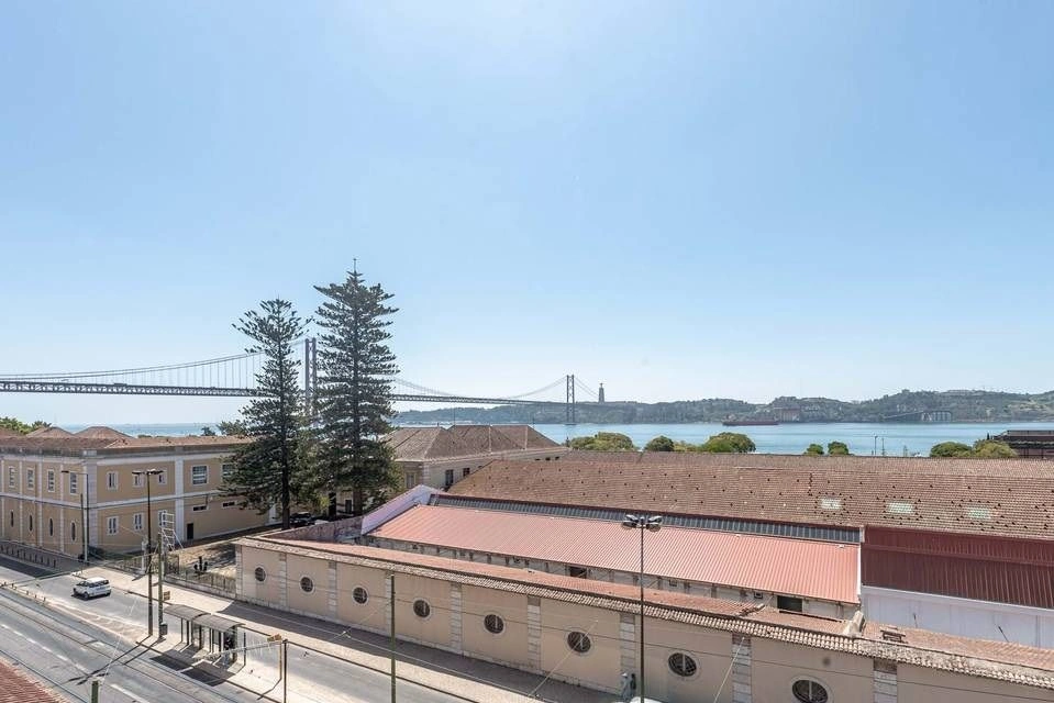 بنتهاوس 4+1 مطل على النهر في لشبونة، البرتغال