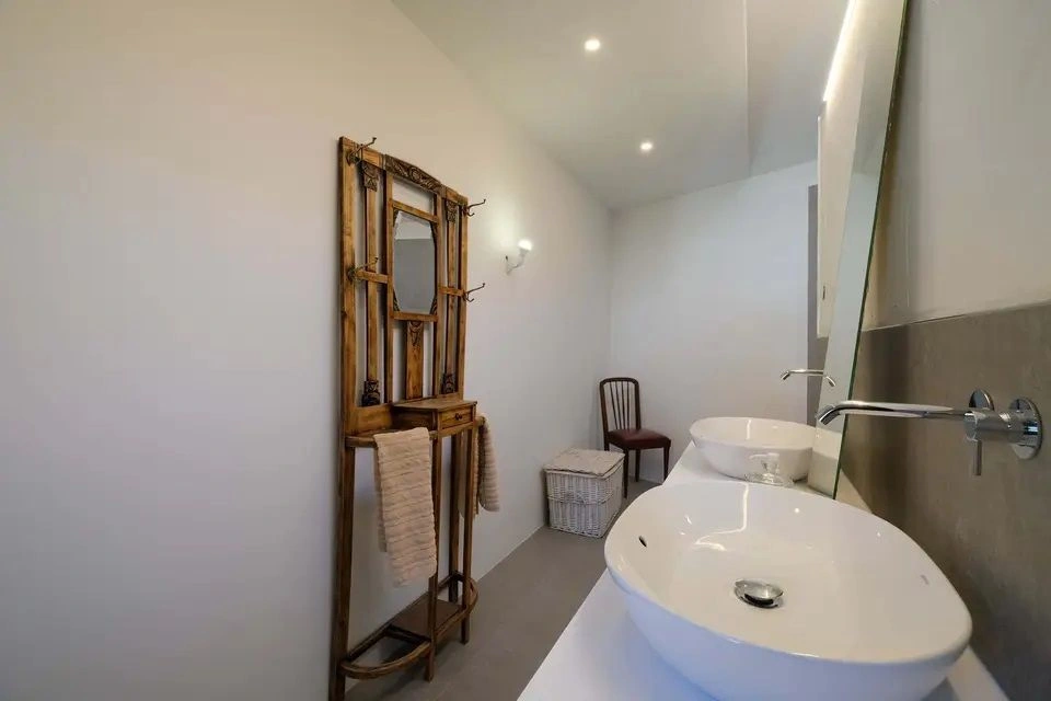 منزل ريفي 5+1 مع قطعة أرض كبيرة في منطقة بورتو، البرتغال