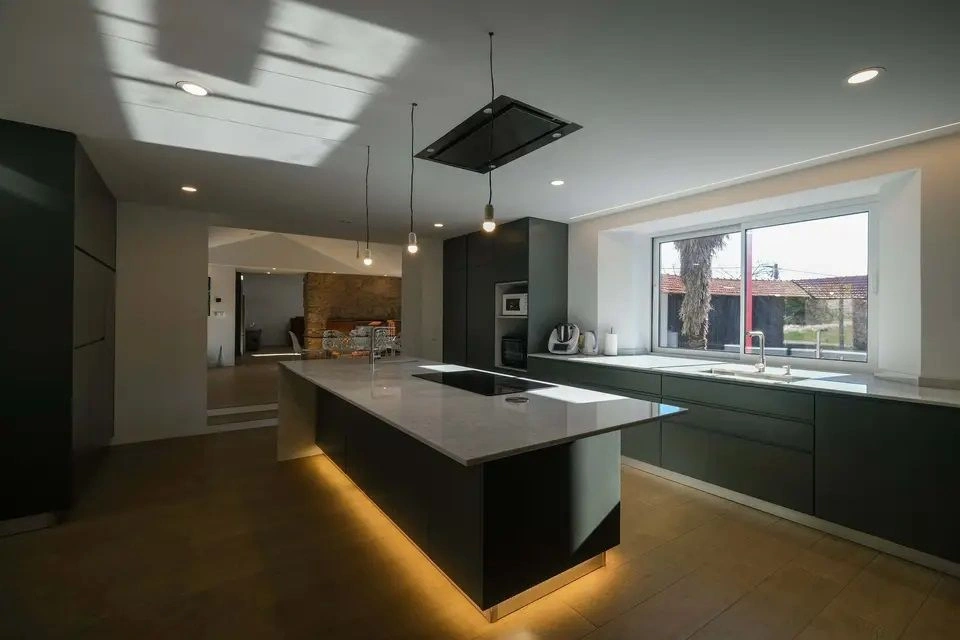 منزل ريفي 5+1 مع قطعة أرض كبيرة في منطقة بورتو، البرتغال