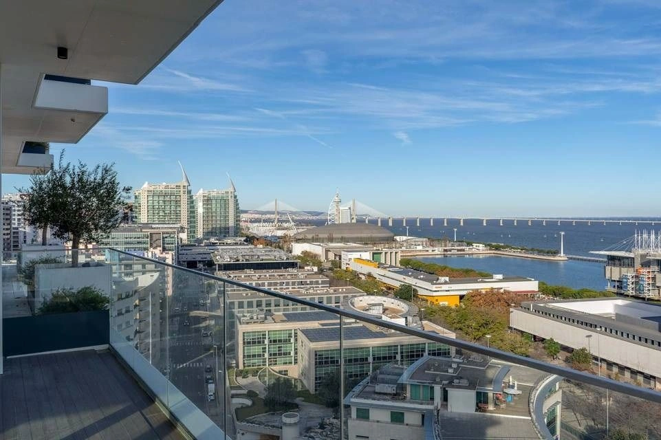 लिस्बन में टैगस नदी का नज़ारा वाला 4+1 अपार्टमेंट