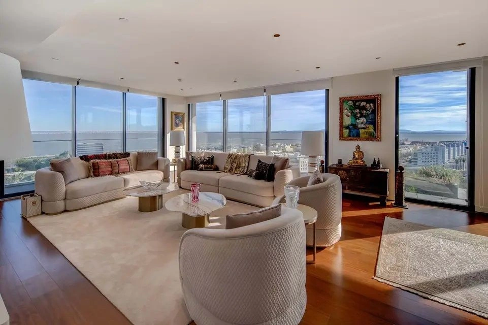 लिस्बन में टैगस नदी का नज़ारा वाला 4+1 अपार्टमेंट