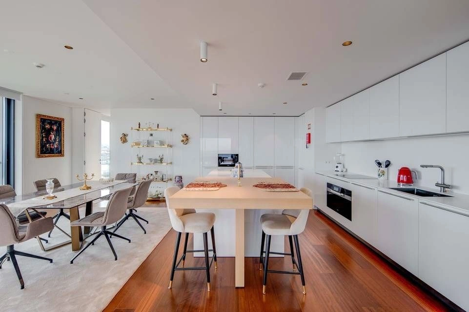 लिस्बन में टैगस नदी का नज़ारा वाला 4+1 अपार्टमेंट