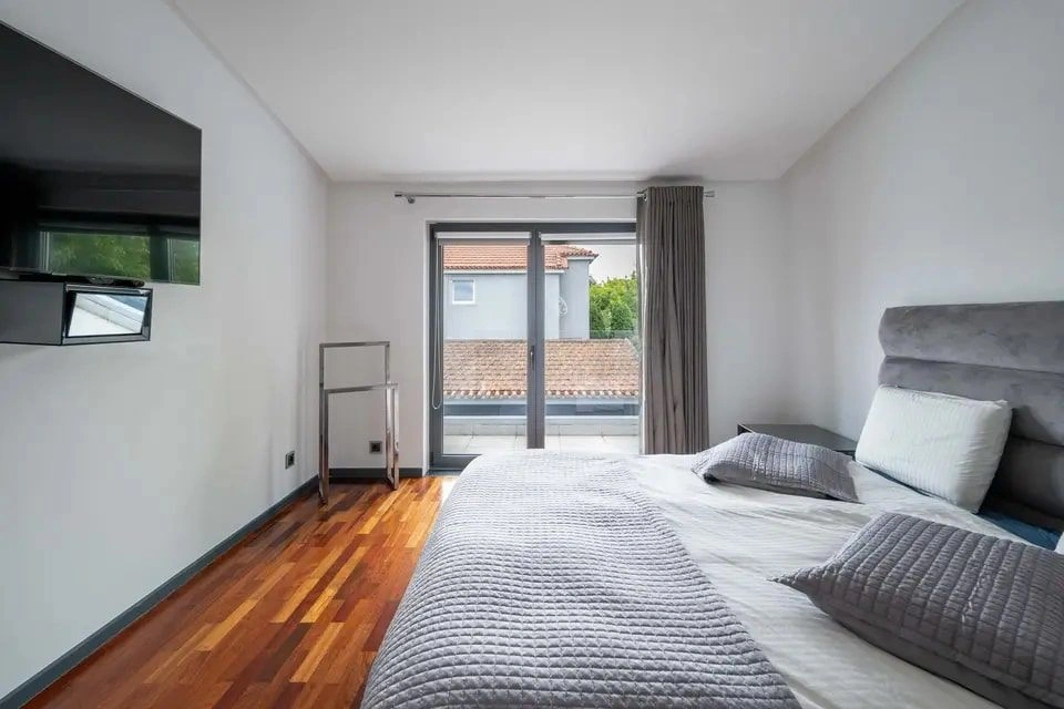 Residencia moderna de dos plantas en una zona prestigiosa de Oporto