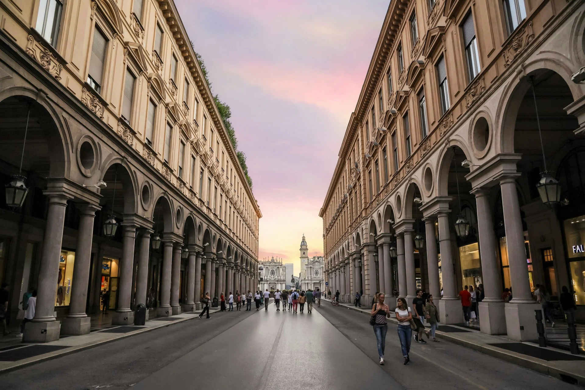 Turin Tatil Kiralama Yatırımı – Kısa Süreli Gelir Emlakları | VelesClub Int.