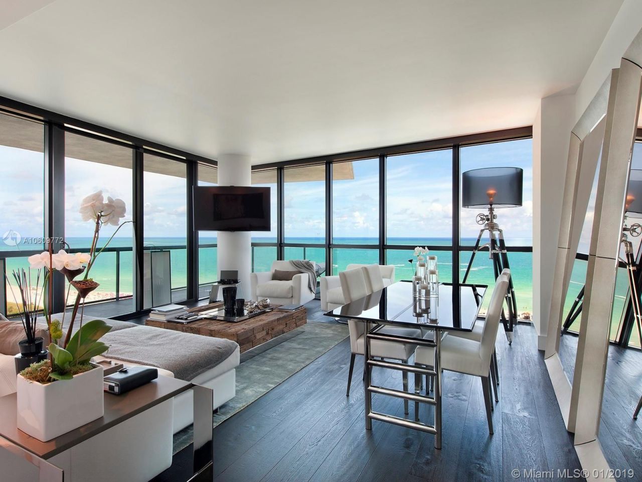 Three bedroom apartment in modern complex of Miami, USA