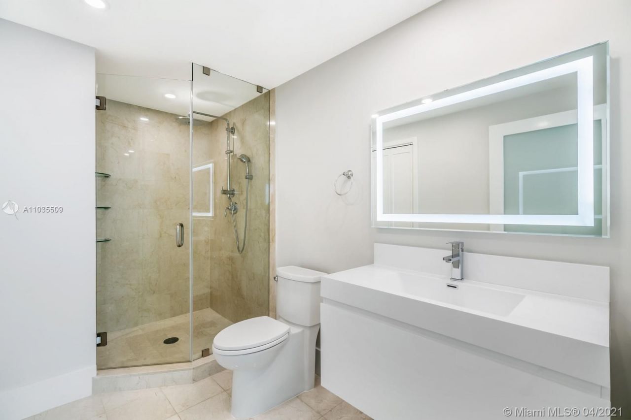 Apartment with sea view in coastal area of Miami, USA