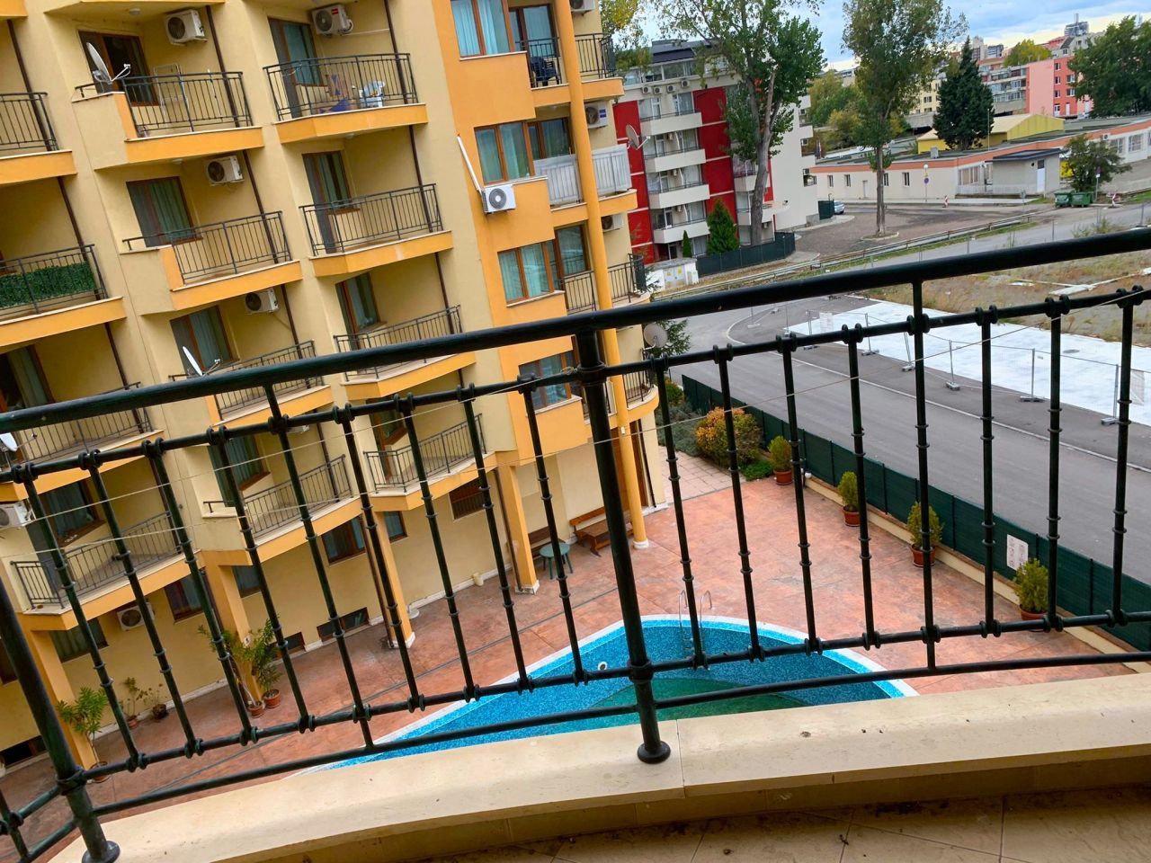 Apartamento 1+1 con piscina al aire libre en la zona de Sunny Beach, Bulgaria