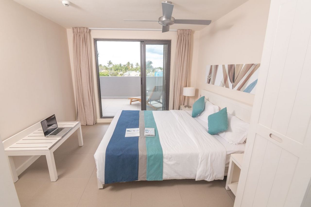 Apartamentos duplex em Grand Bay com varanda e piscina - $ 185.000